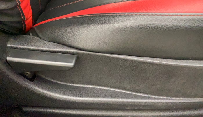 2019 Tata NEXON XM PETROL, Petrol, Manual, 52,358 km, Driver Side Adjustment Panel