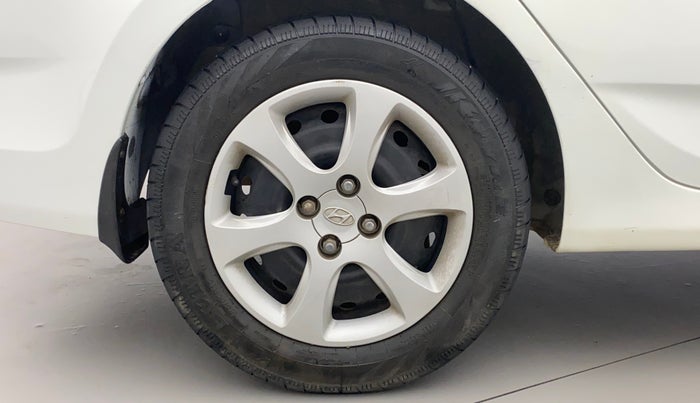 2013 Hyundai Verna FLUIDIC 1.6 VTVT EX, Petrol, Manual, 76,887 km, Right Rear Wheel