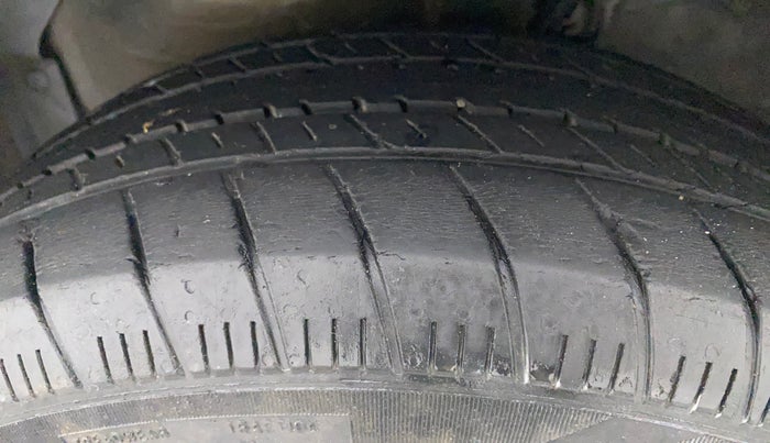 2013 Hyundai Verna FLUIDIC 1.6 VTVT EX, Petrol, Manual, 76,887 km, Left Front Tyre Tread