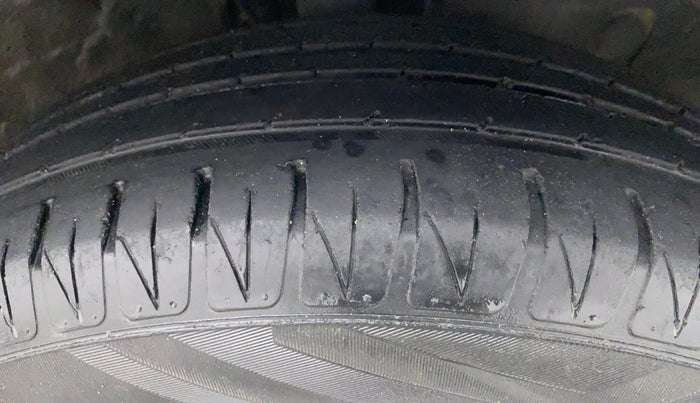 2013 Hyundai Verna FLUIDIC 1.6 VTVT EX, Petrol, Manual, 76,887 km, Right Front Tyre Tread