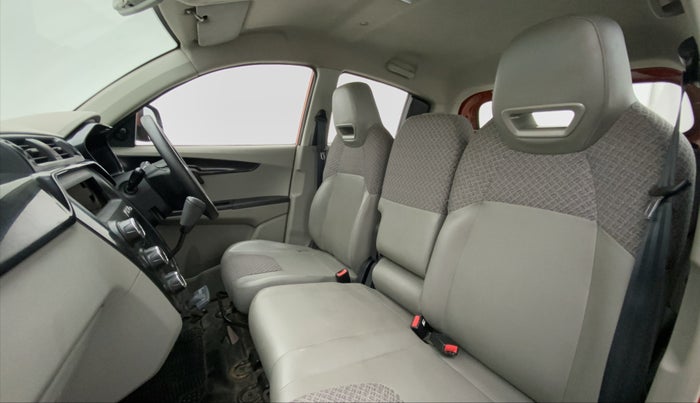 2017 Mahindra Kuv100 K4 6 STR, Petrol, Manual, 48,126 km, Right Side Front Door Cabin