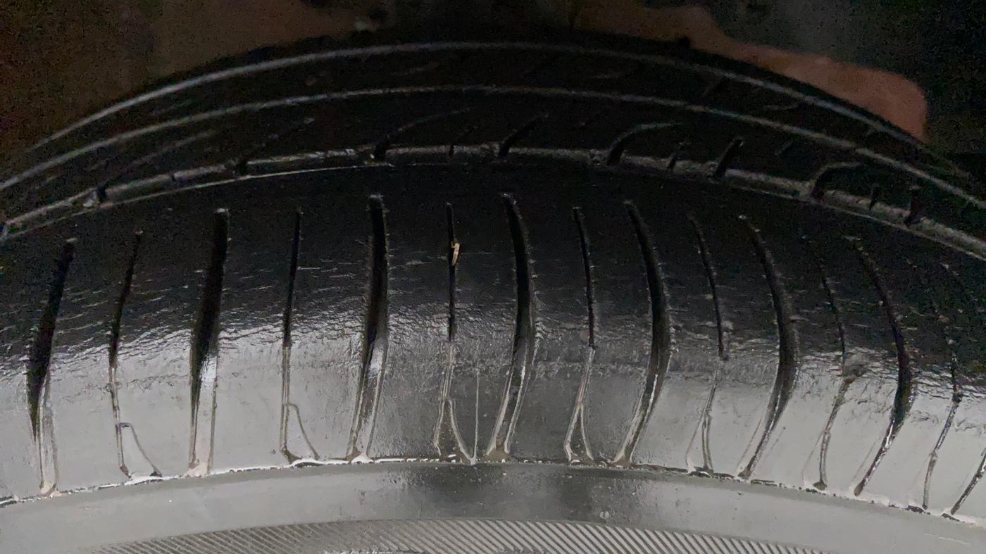 2017 Mahindra Kuv100 K4 6 STR, Petrol, Manual, 48,126 km, Right Front Tyre Tread