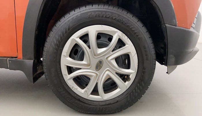 2017 Mahindra Kuv100 K4 6 STR, Petrol, Manual, 48,126 km, Right Front Wheel