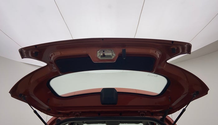 2017 Mahindra Kuv100 K4 6 STR, Petrol, Manual, 48,126 km, Boot Door Open
