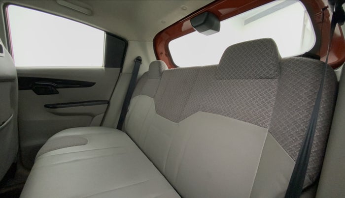 2017 Mahindra Kuv100 K4 6 STR, Petrol, Manual, 48,126 km, Right Side Rear Door Cabin