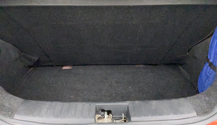 2017 Mahindra Kuv100 K4 6 STR, Petrol, Manual, 48,126 km, Boot Inside