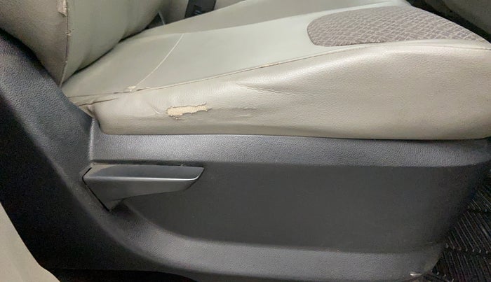 2017 Mahindra Kuv100 K4 6 STR, Petrol, Manual, 48,126 km, Driver Side Adjustment Panel
