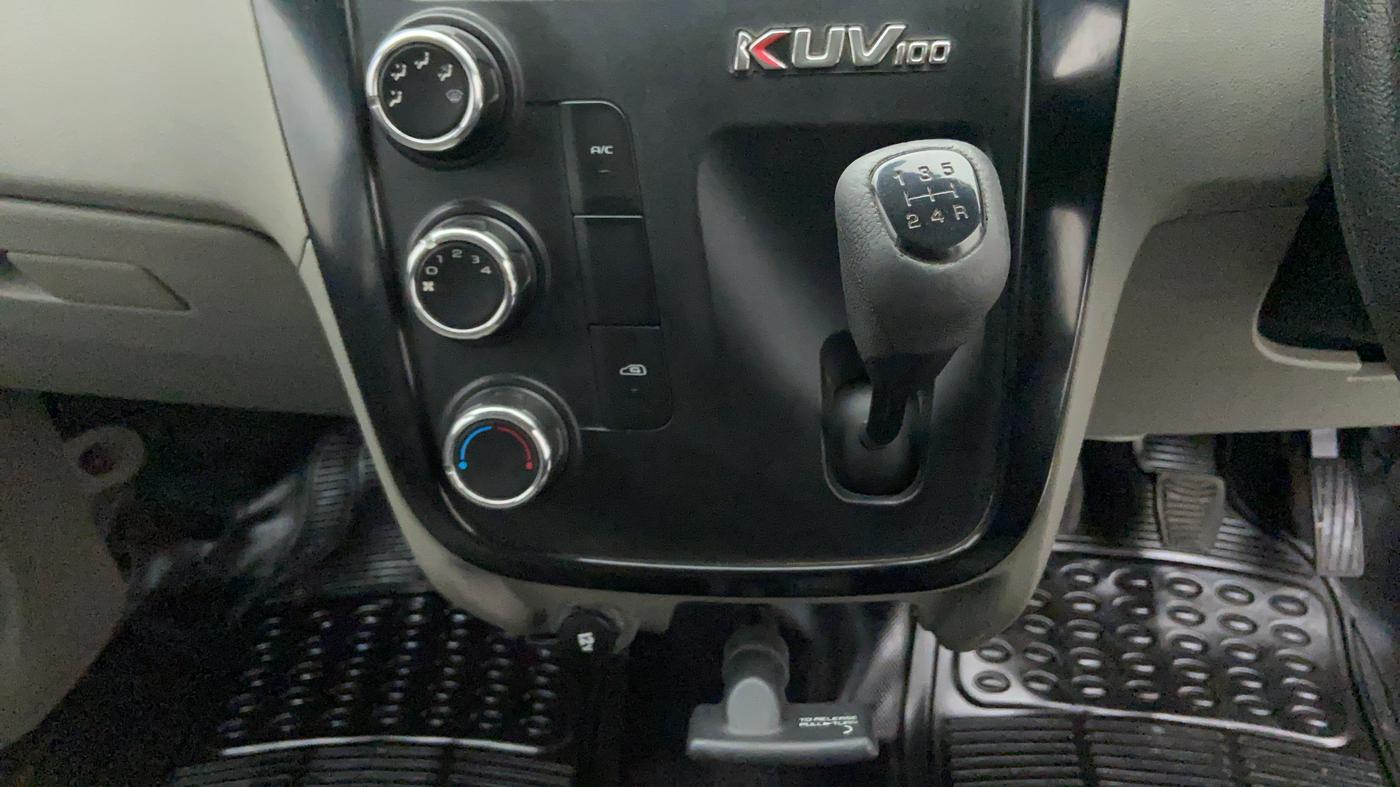 2017 Mahindra Kuv100 K4 6 STR, Petrol, Manual, 48,126 km, Gear Lever
