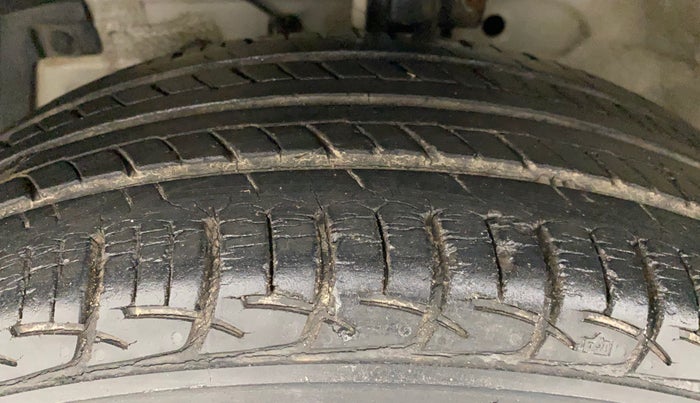2015 Maruti Swift Dzire ZXI, Petrol, Manual, 28,746 km, Left Front Tyre Tread