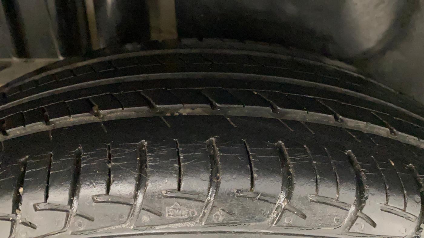 2015 Maruti Swift Dzire ZXI, Petrol, Manual, 28,746 km, Right Rear Tyre Tread
