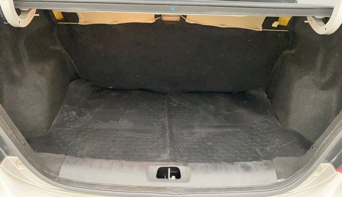 2015 Maruti Swift Dzire ZXI, Petrol, Manual, 28,746 km, Boot Inside