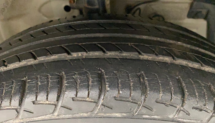 2015 Maruti Swift Dzire ZXI, Petrol, Manual, 28,746 km, Right Front Tyre Tread