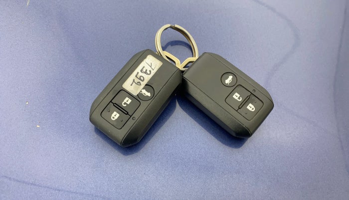 2017 Maruti Dzire ZXI, Petrol, Manual, 37,542 km, Key Close Up