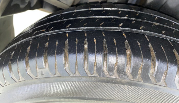 2017 Maruti Dzire ZXI, Petrol, Manual, 37,542 km, Right Rear Tyre Tread