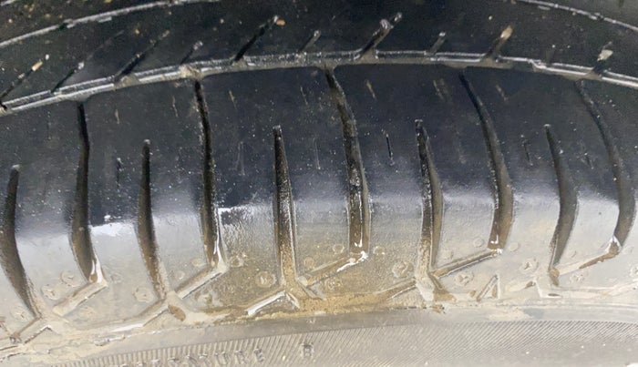 2017 Datsun Redi Go T (O), Petrol, Manual, 1,03,988 km, Left Rear Tyre Tread