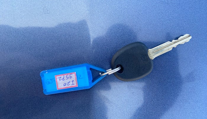 2013 Hyundai i20 SPORTZ 1.2, CNG, Manual, 96,264 km, Key Close Up