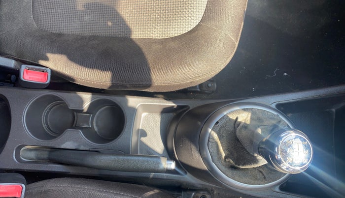 2013 Hyundai i20 SPORTZ 1.2, CNG, Manual, 96,264 km, Gear Lever