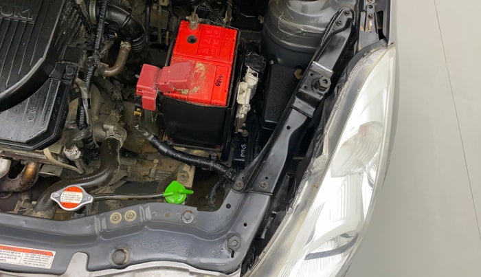2013 Maruti Swift VXI, Petrol, Manual, 77,946 km, Left headlight - Clamp has minor damage