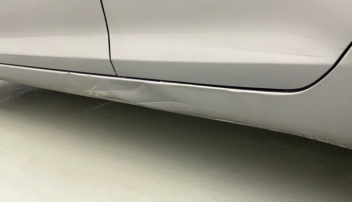 2013 Maruti Swift VXI, Petrol, Manual, 77,946 km, Left running board - Slightly dented