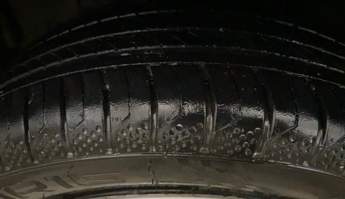 2021 Nissan MAGNITE XL, Petrol, Manual, 43,428 km, Left Front Tyre Tread