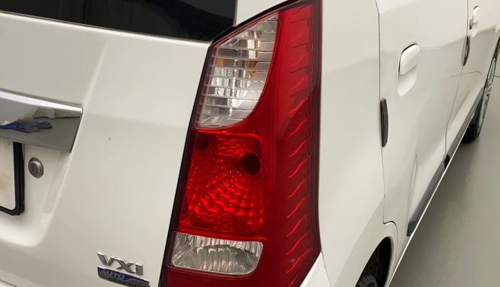 2015 Maruti Wagon R 1.0 VXI AMT, Petrol, Automatic, 54,429 km, Right tail light - Minor scratches