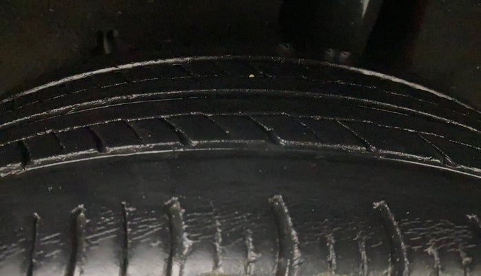 2017 Maruti Baleno DELTA PETROL 1.2, Petrol, Manual, 39,459 km, Left Rear Tyre Tread