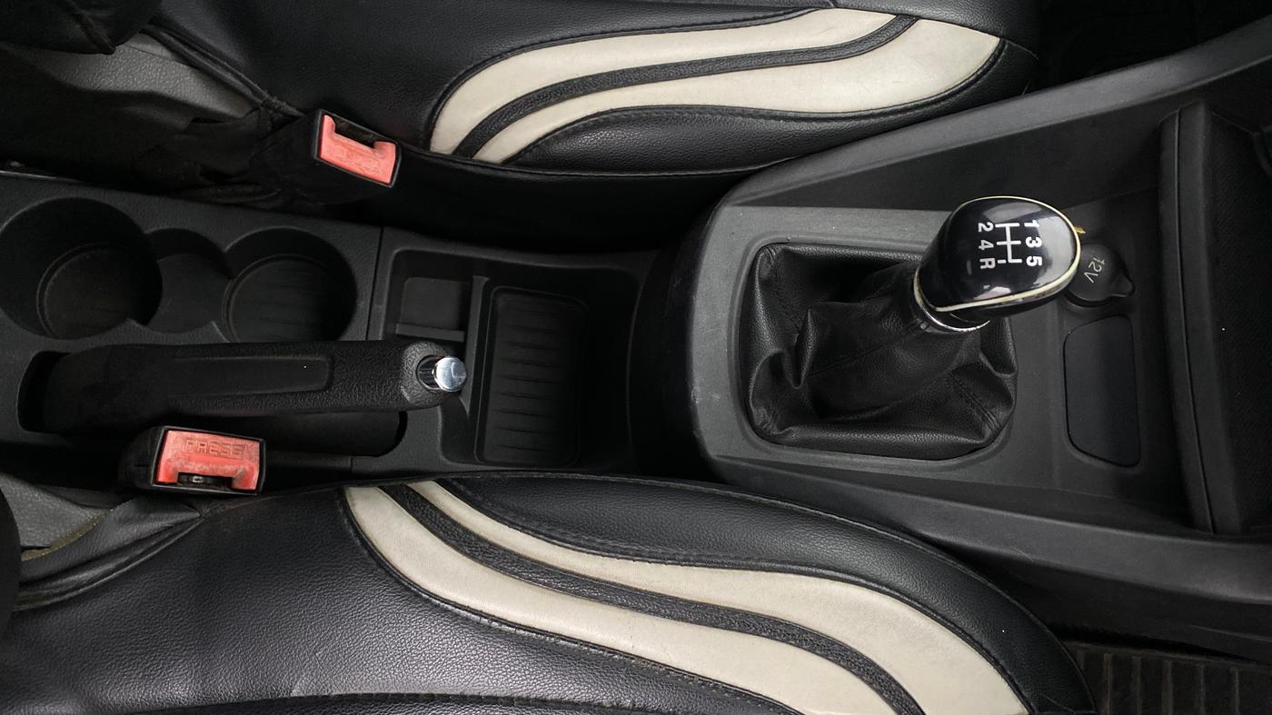 2017 Ford New Figo TITANIUM1.5 DIESEL, Diesel, Manual, 1,29,504 km, Gear Lever