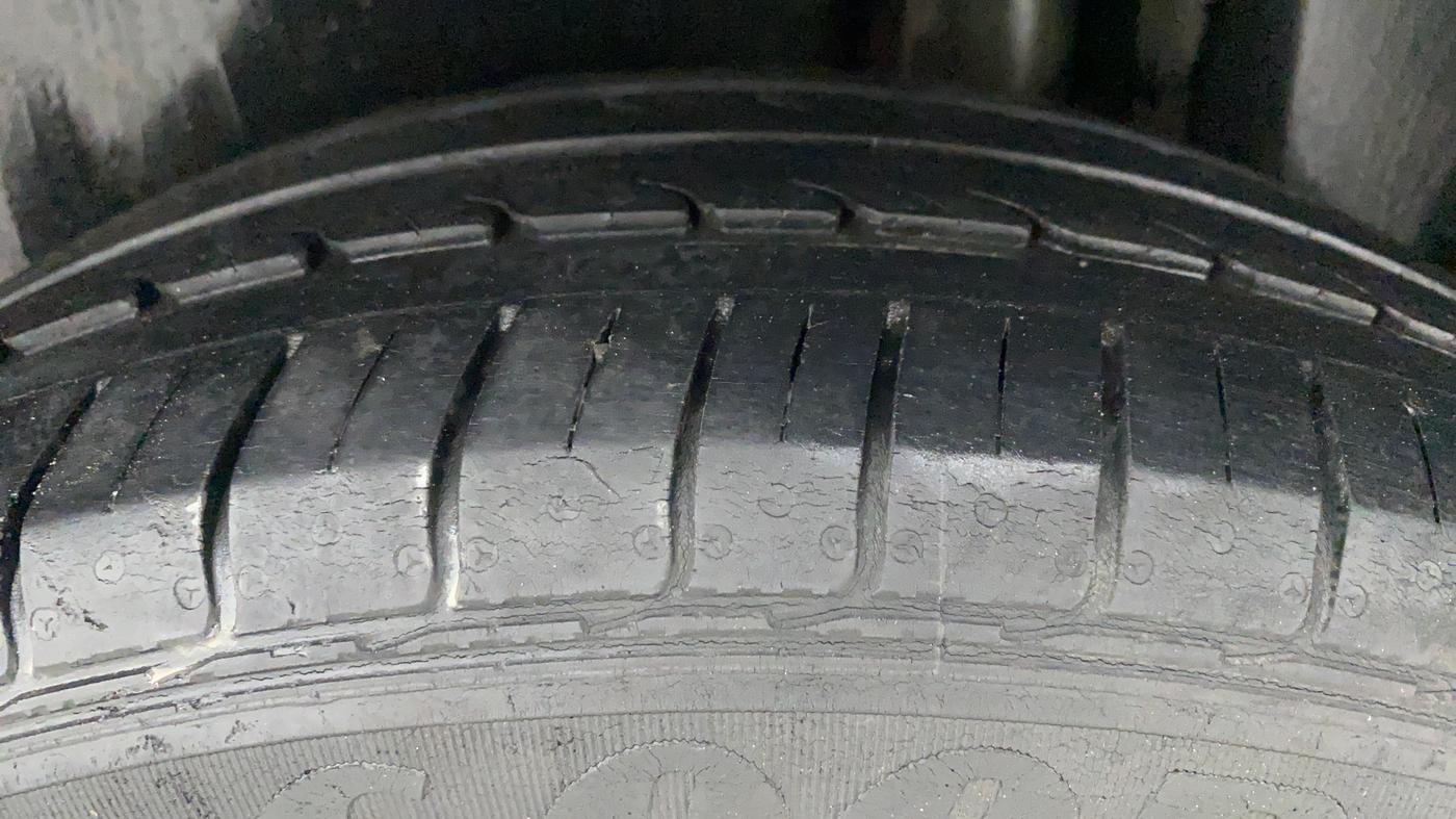 2017 Maruti Ciaz ZETA 1.4 VVT, Petrol, Manual, 56,606 km, Left Rear Tyre Tread