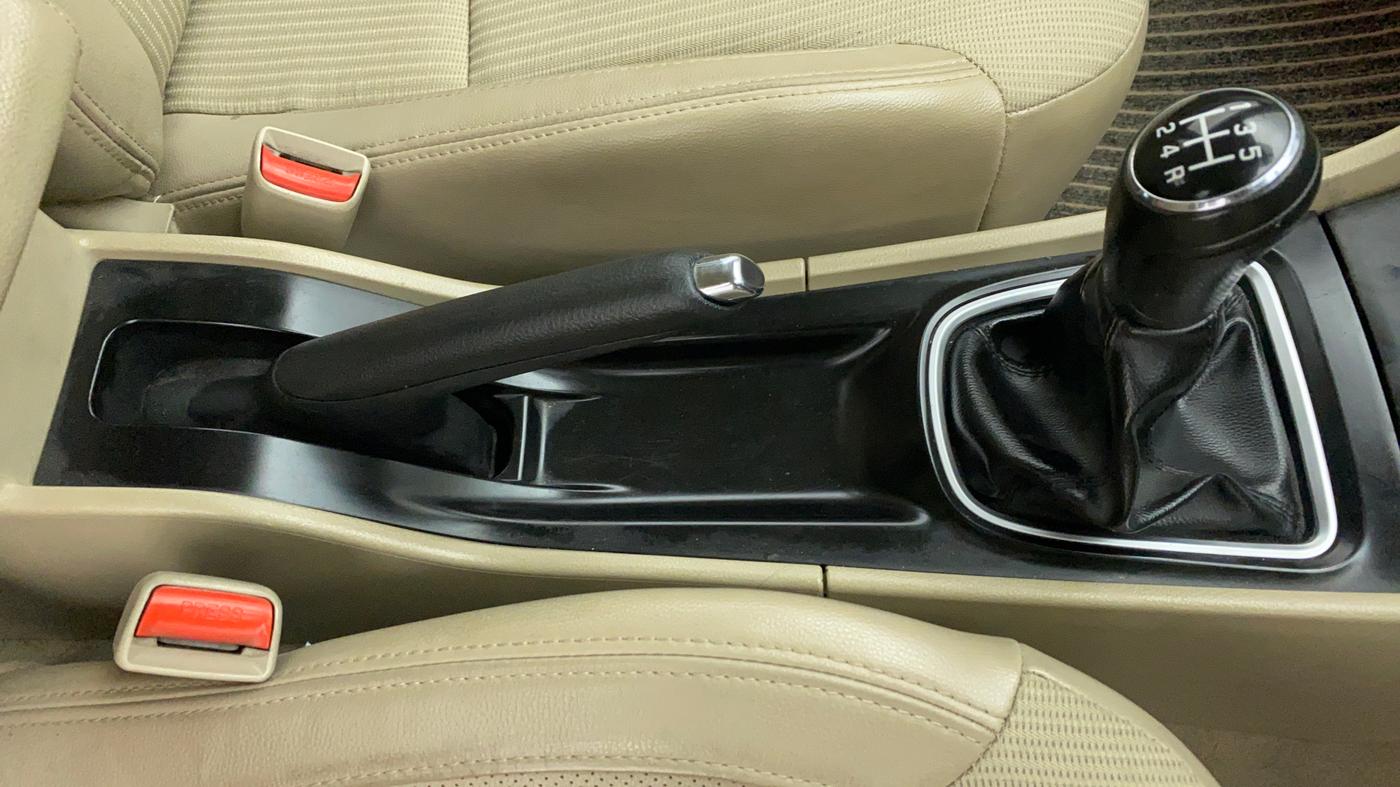 2017 Maruti Ciaz ZETA 1.4 VVT, Petrol, Manual, 56,606 km, Gear Lever