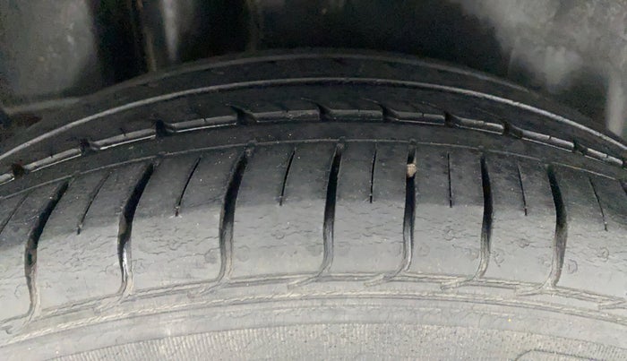 2017 Maruti Ciaz ZETA 1.4 VVT, Petrol, Manual, 56,606 km, Right Rear Tyre Tread