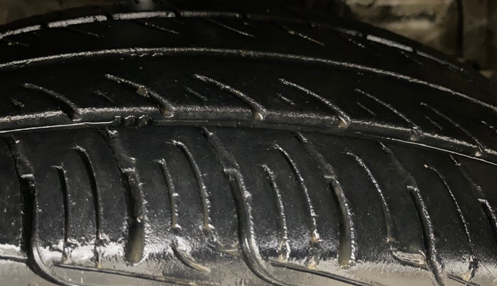 2012 Maruti Swift VDI, Diesel, Manual, 69,284 km, Right Front Tyre Tread