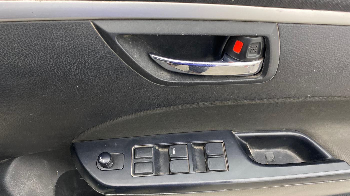 2012 Maruti Swift VDI, Diesel, Manual, 69,332 km, Driver Side Door Panels Control