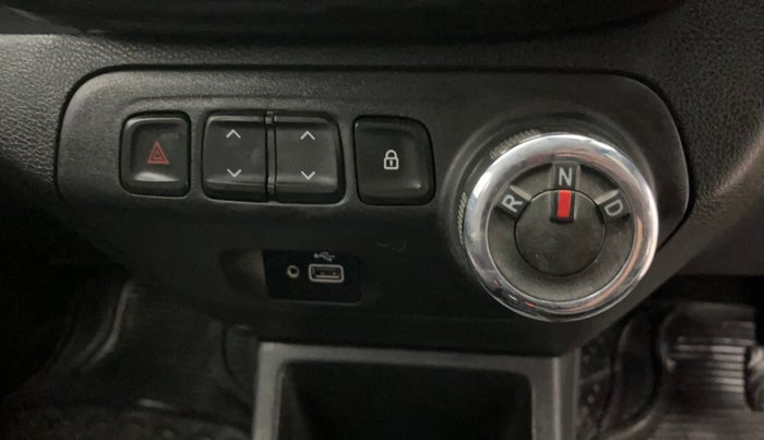 2019 Renault Kwid RXT 1.0 AMT (O), Petrol, Automatic, 56,990 km, Gear Lever