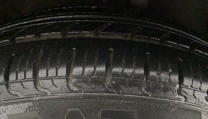 2012 Maruti A Star VXI (ABS) AT, Petrol, Automatic, 40,614 km, Right Rear Tyre Tread