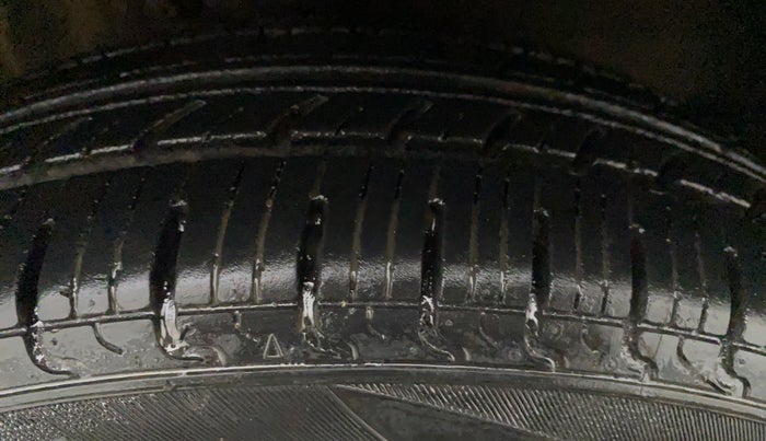 2012 Maruti A Star VXI (ABS) AT, Petrol, Automatic, 40,614 km, Right Front Tyre Tread