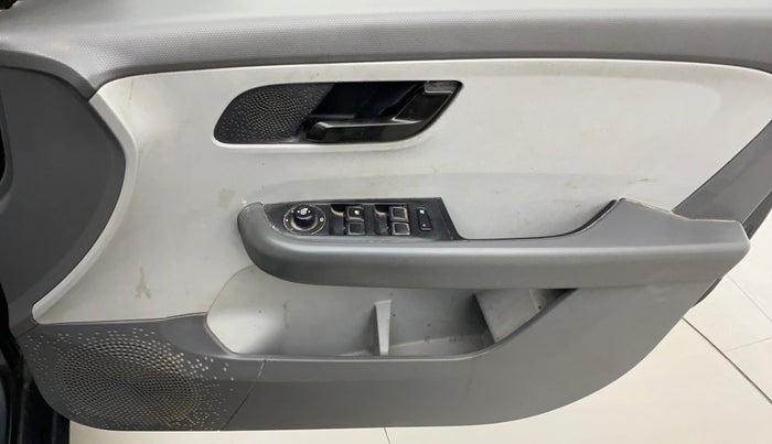 2020 Tata ALTROZ XM PLUS PETROL, Petrol, Manual, 32,089 km, Driver Side Door Panels Control