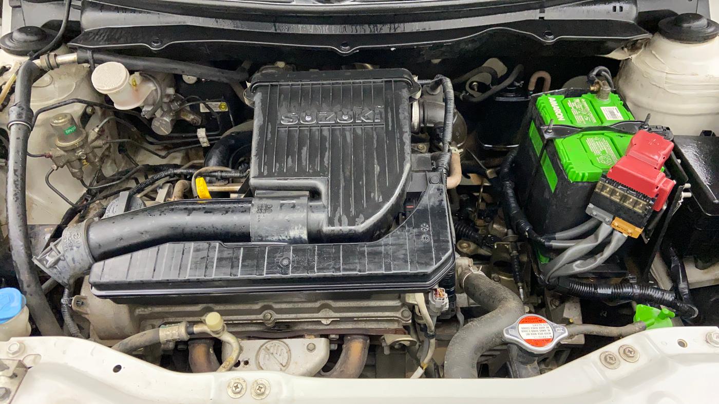 2014 Maruti Swift VXI D, Petrol, Manual, 28,893 km, Engine Bonet View