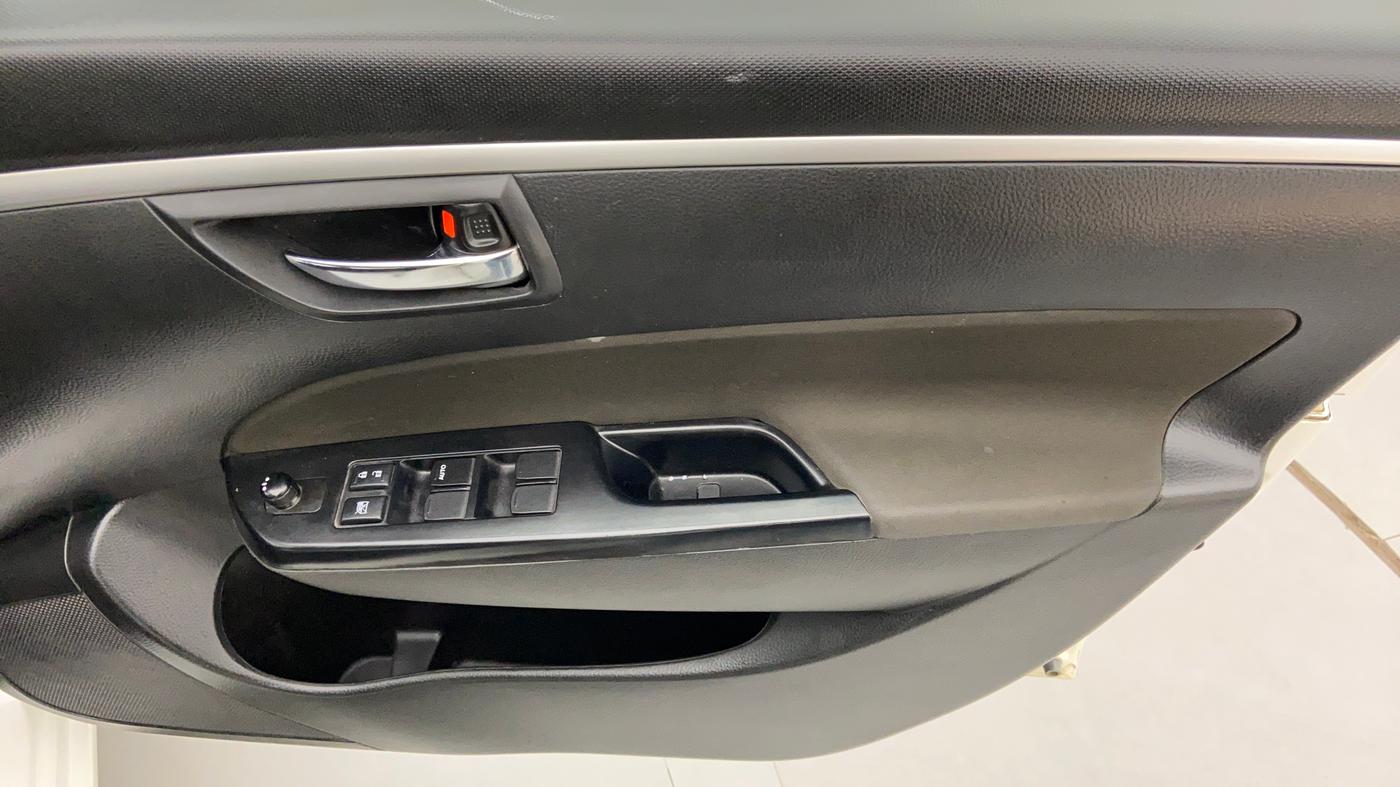 2014 Maruti Swift VXI D, Petrol, Manual, 28,893 km, Driver Side Door Panels Control