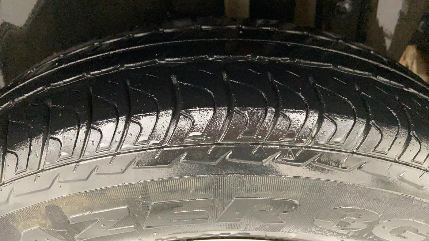 2014 Maruti Swift VXI D, Petrol, Manual, 28,893 km, Left Rear Tyre Tread