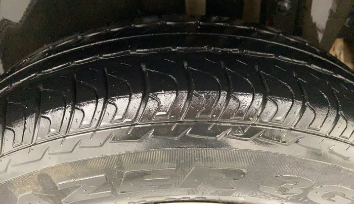 2014 Maruti Swift VXI D, Petrol, Manual, 28,893 km, Left Rear Tyre Tread