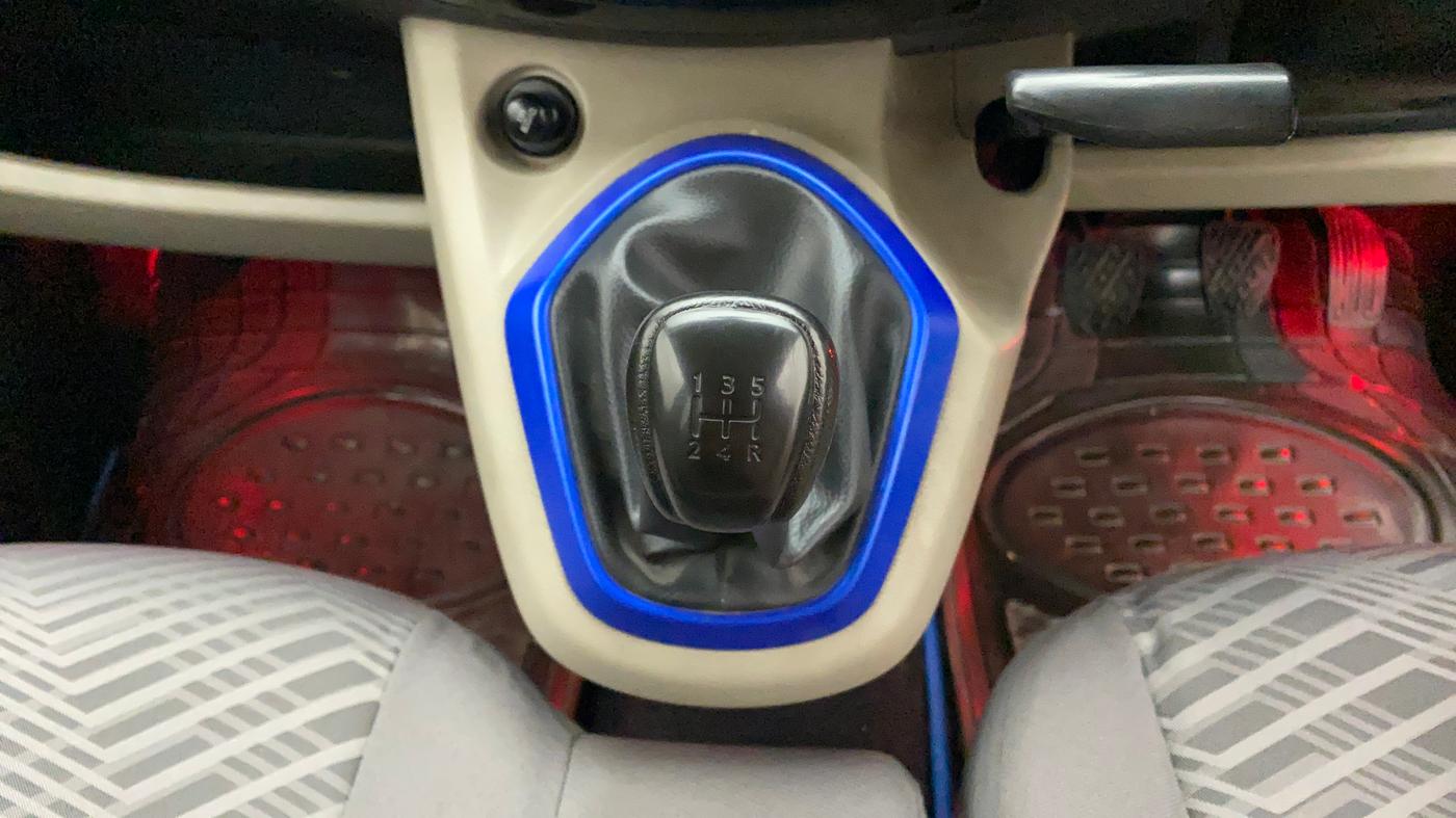 2017 Datsun Go ANNIVERSARY EDITION, Petrol, Manual, 50,724 km, Gear Lever