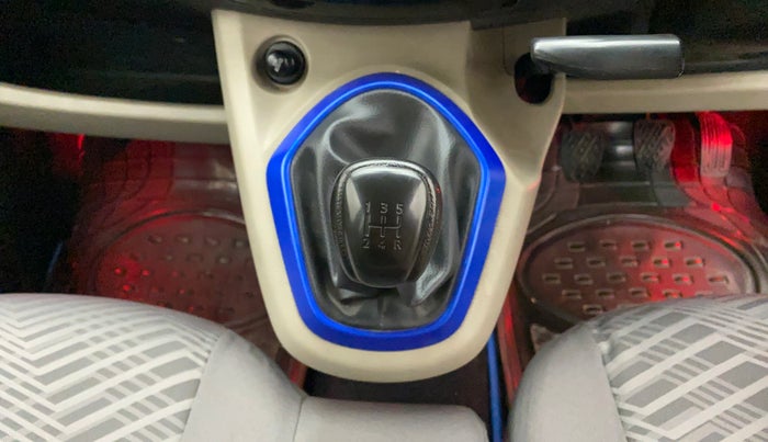 2017 Datsun Go ANNIVERSARY EDITION, Petrol, Manual, 50,724 km, Gear Lever