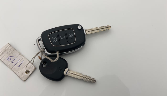 2023 Hyundai GRAND I10 NIOS SPORTZ 1.2 KAPPA VTVT, CNG, Manual, 45,298 km, Key Close Up