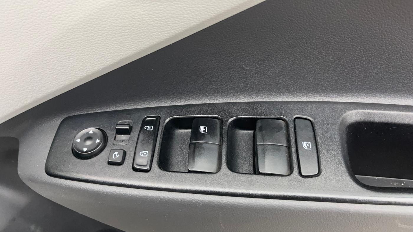 2023 Hyundai GRAND I10 NIOS SPORTZ 1.2 KAPPA VTVT, CNG, Manual, 45,298 km, Driver Side Door Panels Control