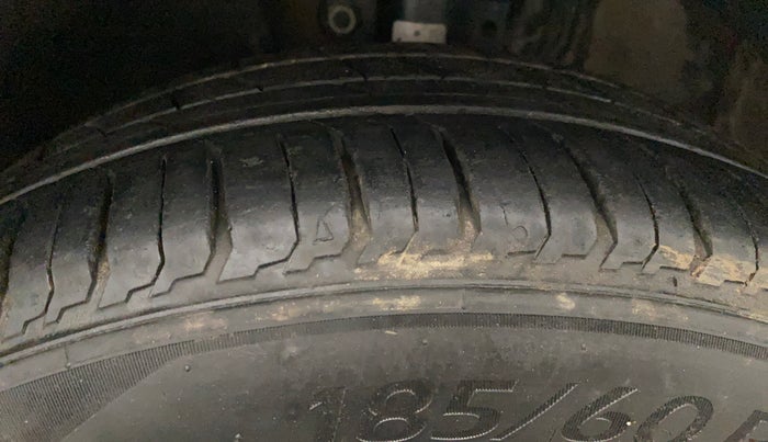 2016 Skoda Rapid AMBITION 1.6 MPI MT, Petrol, Manual, 51,198 km, Left Front Tyre Tread