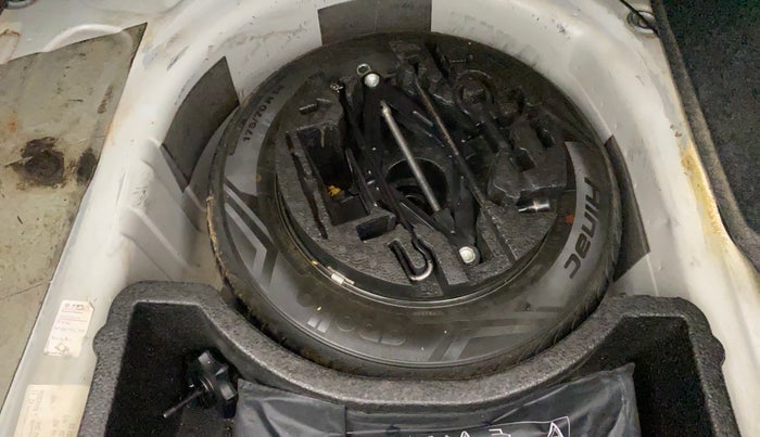 2016 Skoda Rapid AMBITION 1.6 MPI MT, Petrol, Manual, 51,198 km, Spare Tyre