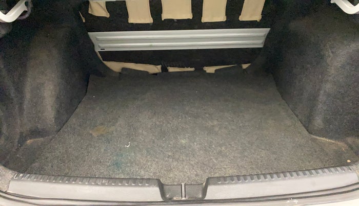 2016 Skoda Rapid AMBITION 1.6 MPI MT, Petrol, Manual, 51,198 km, Boot Inside