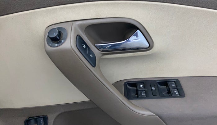 2016 Skoda Rapid AMBITION 1.6 MPI MT, Petrol, Manual, 51,198 km, Driver Side Door Panels Control