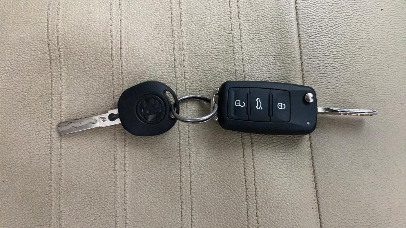 2016 Skoda Rapid AMBITION 1.6 MPI MT, Petrol, Manual, 51,198 km, Key Close Up