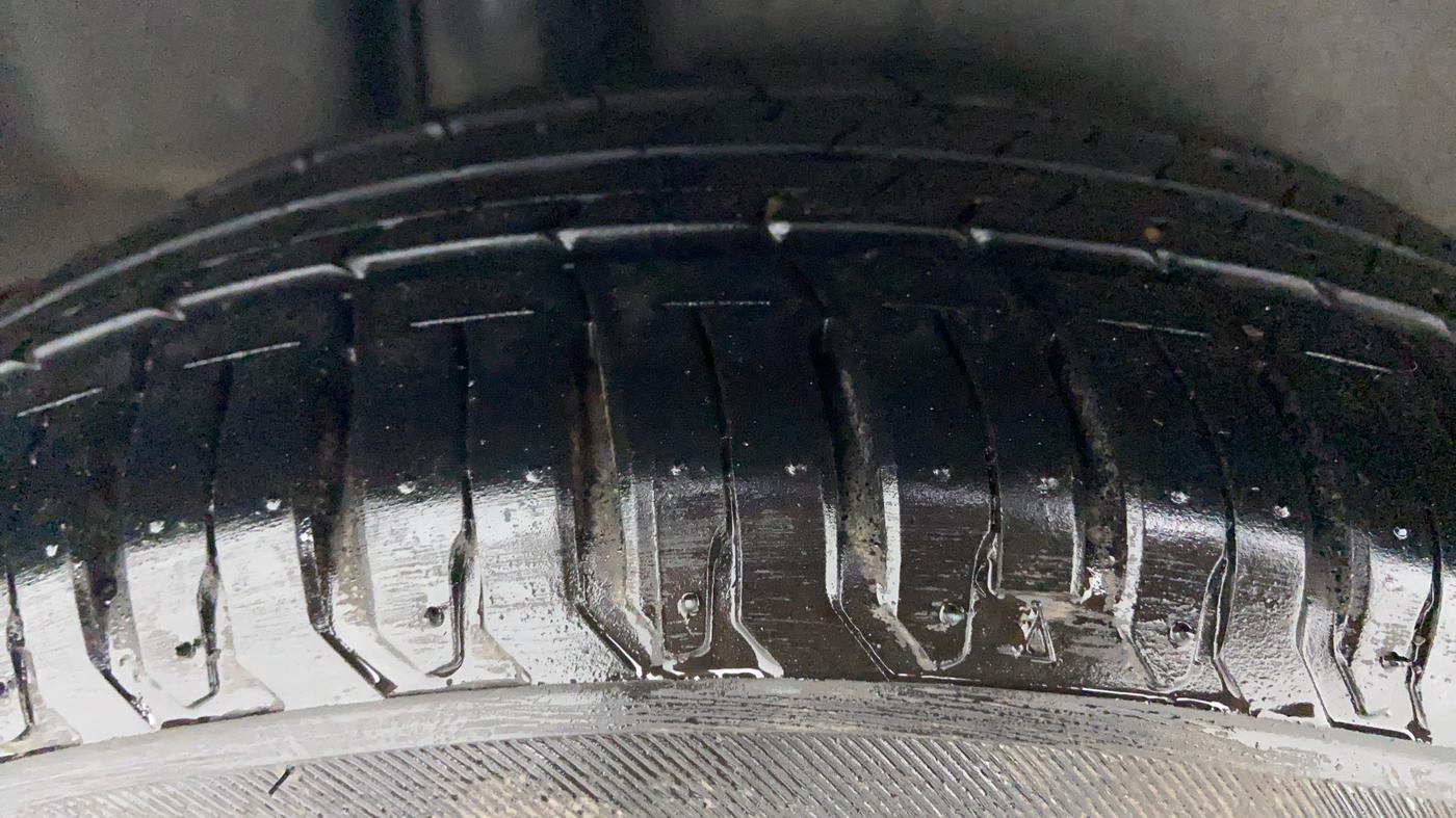 2015 Maruti Ciaz ZXI AT, Petrol, Automatic, 80,532 km, Right Rear Tyre Tread